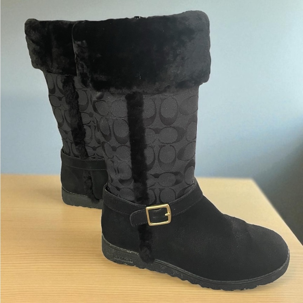 Coach Deeann Authentic Buckle Traditional C Sign Fur Boots Woman’s size 8